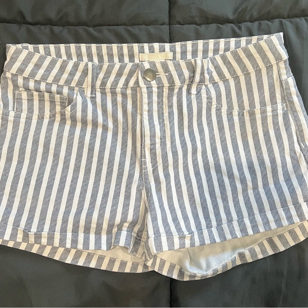 H&M Striped Shorts Blue White Cuffed Summer Shorts Women’s Size 6